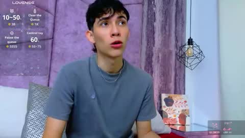Snapshot of arontawers chatting on April 23, 7:27 pm Arontawers online show from April 23, 7:27 pm