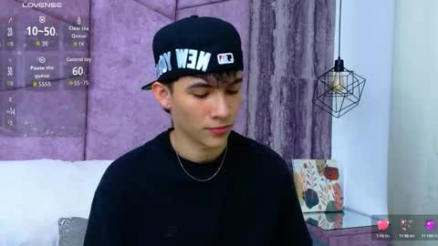 Snapshot of arontawers chatting on May 5, 8:06 pm Arontawers online show from May 5, 8:06 pm