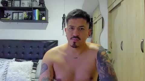 Snapshot of aronwilliams69 chatting on February 28, 2:56 am ARON Independent model online show from February 28, 2:56 am