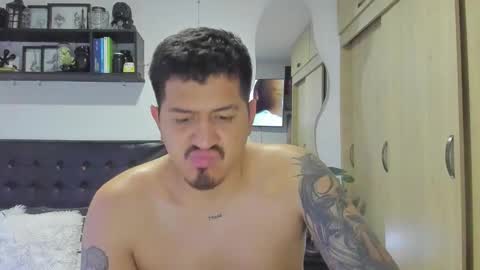 Snapshot of aronwilliams69 chatting on March 12, 2:50 am ARON Independent model online show from March 12, 2:50 am