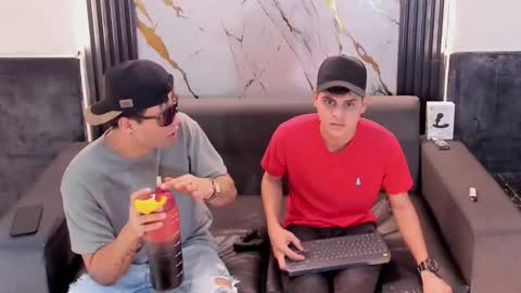 Aroon   online show from April 24, 4:04 am