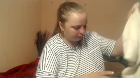 Snapshot of arriana98 chatting on June 20, 2:25 am Arriana online show from June 20, 2:25 am
