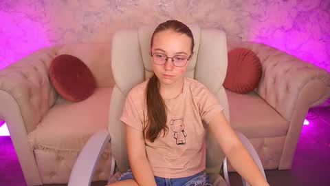 arrinawair online show from September 24, 7:01 am