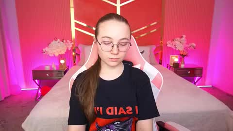 arrinawair online show from December 16, 9:14 am