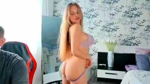 Snapshot of art_cam_ chatting on August 8, 8:49 am art_cam_ online show from August 8, 8:49 am