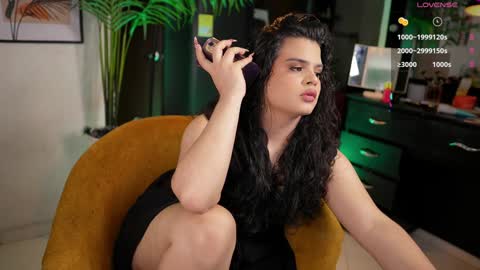 Chloe  online show from December 11, 11:00 pm