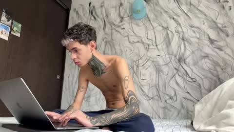   online show from March 31, 11:10 am