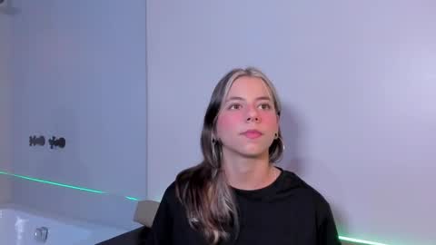 Snapshot of artemisablake chatting on December 17, 9:05 pm artemisablake online show from December 17, 9:05 pm