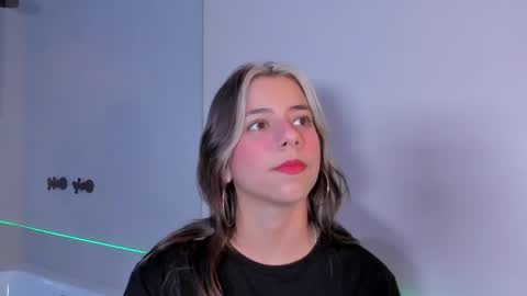 Snapshot of artemisablake chatting on December 18, 12:10 am artemisablake online show from December 18, 12:10 am