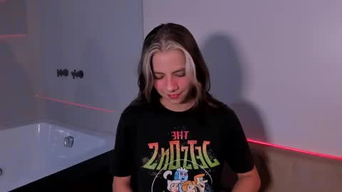 Snapshot of artemisablake chatting on December 18, 8:57 pm artemisablake online show from December 18, 8:57 pm