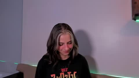 Snapshot of artemisablake chatting on December 19, 12:02 am artemisablake online show from December 19, 12:02 am