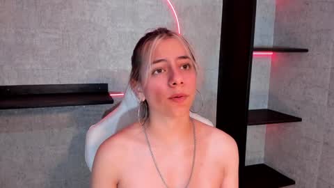 Snapshot of artemisablake chatting on January 10, 12:49 am artemisablake online show from January 10, 12:49 am