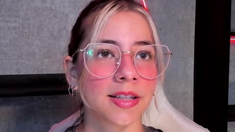 Snapshot of artemisablake chatting on January 17, 10:01 pm artemisablake online show from January 17, 10:01 pm