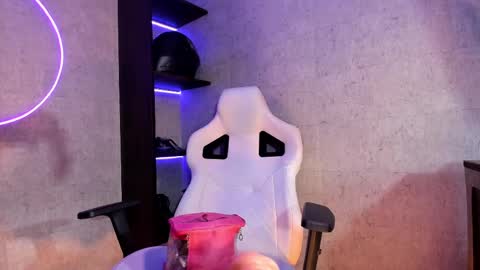 Snapshot of artemisablake chatting on February 13, 8:24 pm artemisablake online show from February 13, 8:24 pm