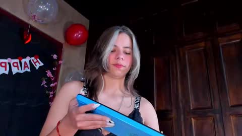 Snapshot of artemisablake chatting on February 18, 3:54 pm artemisablake online show from February 18, 3:54 pm