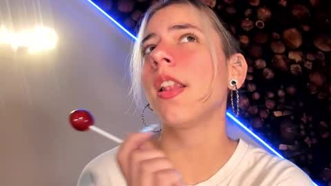 Snapshot of artemisablake chatting on March 11, 4:51 pm artemisablake online show from March 11, 4:51 pm