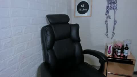 artenisa_tay69 online show from October 27, 2:59 am