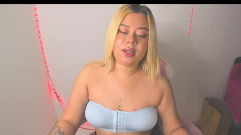 Snapshot of arthemiss033 chatting on March 13, 10:49 pm Val online show from March 13, 10:49 pm