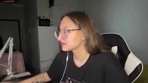 Mia  online show from February 18, 3:52 pm