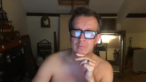 artisterotic online show from November 6, 8:43 pm