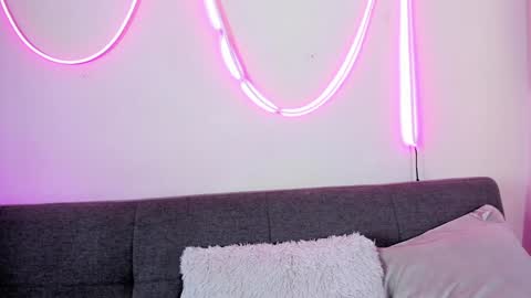 Snapshot of artmiajoy chatting on December 17, 4:21 pm MIA OF artmiajoy online show from December 17, 4:21 pm