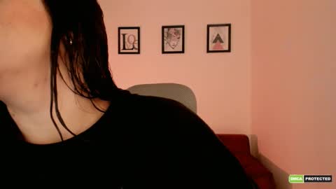 Snapshot of artmist_ chatting on October 13, 10:37 am Eli online show from October 13, 10:37 am