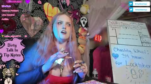 ArtsyHeartsyy online show from October 9, 2:09 am