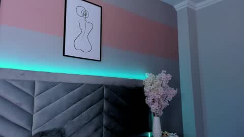 ARY THOMPSON online show from December 10, 11:30 pm