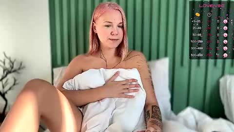 Arya brunett and Cassie blond online show from December 14, 1:11 am