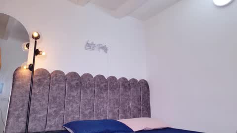 aryascollins online show from January 15, 11:30 pm