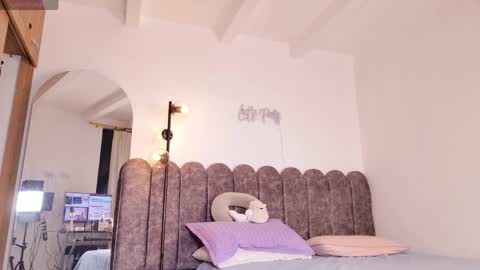 aryascollins online show from April 5, 12:41 am