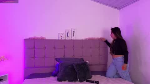 arycooper_ online show from February 4, 11:49 am