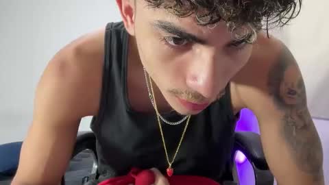 Snapshot of arzu_08 chatting on February 25, 6:06 pm arzu_08 online show from February 25, 6:06 pm