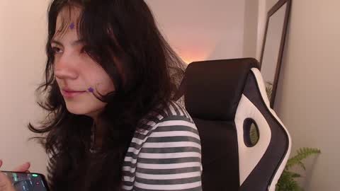 Snapshot of asaray_t chatting on April 12, 2:22 pm Saray online show from April 12, 2:22 pm