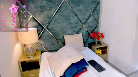 Ash Monroee  online show from December 18, 1:50 pm