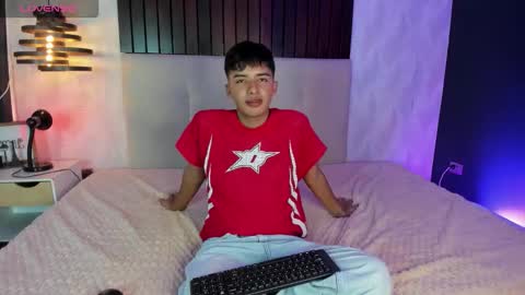 Snapshot of ash_russell chatting on January 5, 7:39 pm ash_russell online show from January 5, 7:39 pm