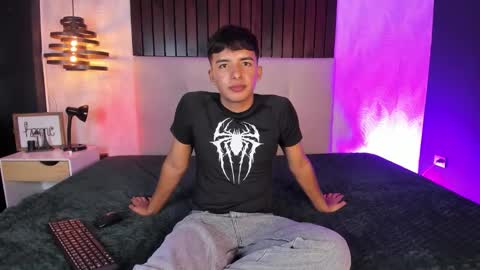 Snapshot of ash_russell chatting on January 6, 7:28 pm ash_russell online show from January 6, 7:28 pm