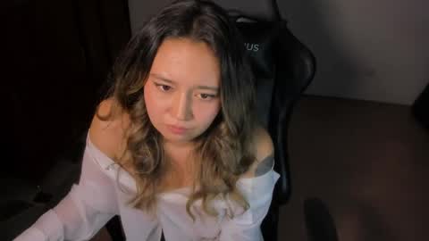 ash_smith1 online show from June 3, 10:59 pm