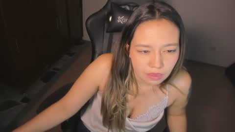 ash_smith1 online show from June 15, 2:14 am