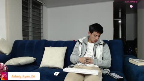 Snapshot of ashely_ryan24 chatting on January 29, 12:22 am Ashley And Ryan online show from January 29, 12:22 am