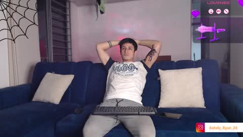 Snapshot of ashely_ryan24 chatting on October 18, 12:24 am Ashley And Ryan online show from October 18, 12:24 am