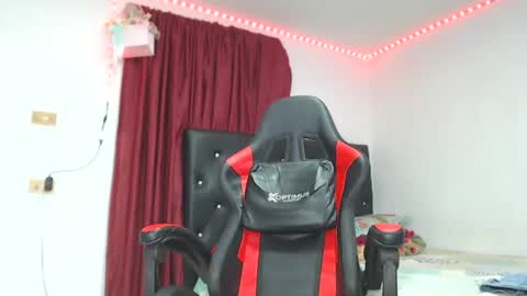 ashelyhots9inches online show from February 8, 9:18 pm