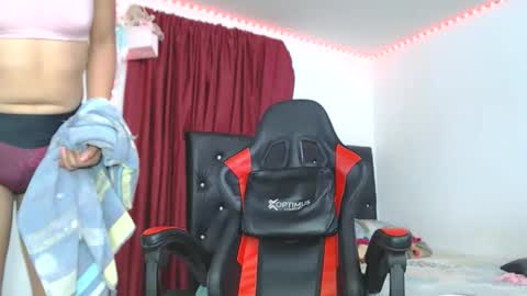 ashelyhots9inches online show from February 14, 4:04 pm