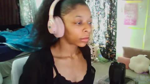 Snapshot of ashledaniella chatting on January 25, 5:19 pm Ashle online show from January 25, 5:19 pm