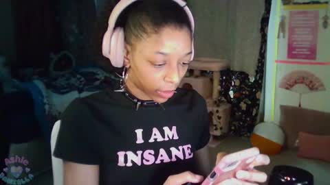 Snapshot of ashledaniella chatting on February 2, 9:56 pm Ashle online show from February 2, 9:56 pm
