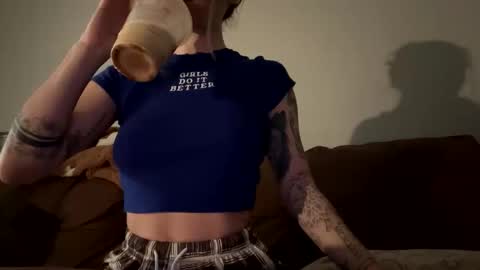 ash  online show from February 5, 6:12 pm