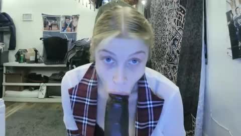 Ashlee Wolf online show from November 15, 5:49 am