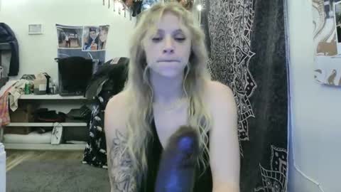 Ashlee Wolf online show from November 16, 6:30 am