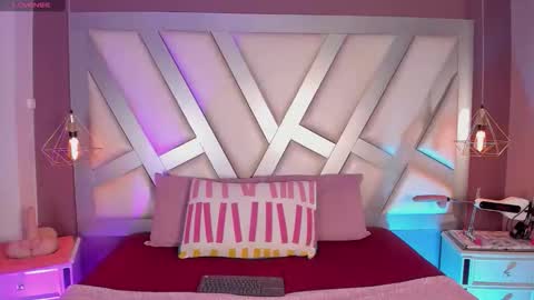 Snapshot of ashleey_bell_ chatting on April 25, 12:41 pm Ashley online show from April 25, 12:41 pm
