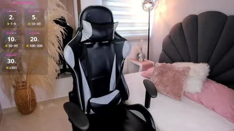 A S H L E Y online show from January 21, 8:32 pm